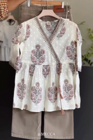 🌷“Dusty Rose Bloom Wrap Top with Earthy Brown Denims”