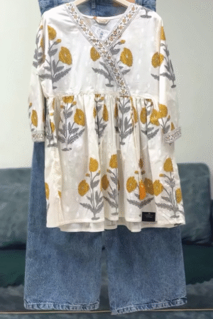 🌼 Floral Embroidered Peplum Kurti with Jeans – Ethnic Fusion Charm❤