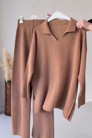 Elegant Relaxed Ribbed Knit Set with Collar Top and Wide-Leg Pants – Caramel Edition