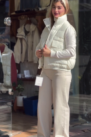 🤍Elegant Ultra-Padded Cream White Sleeveless Zipper Vest – Luxe Minimalist Street Style Collection