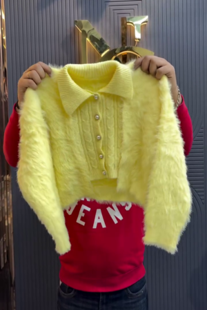 💛 Luxe Fuzzy Collar Knit Top – Soft, Chic & Winter-Perfect 💛