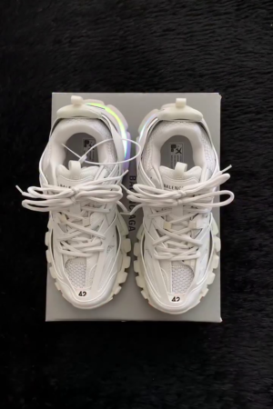 👟✨ White Chunky Luxury Sneakers – Clean, Bold & Premium Streetwear Look 🤍🔥