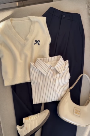🤍✨ Elegant Preppy Co-Ord Outfit Set – Knit Vest + Striped Shirt + Wide-Leg Trousers 💼🎀