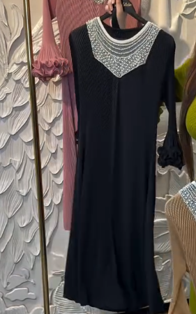 🖤 Black Long-Sleeve Maxi Dress – Timeless Elegance, Effortless Grace