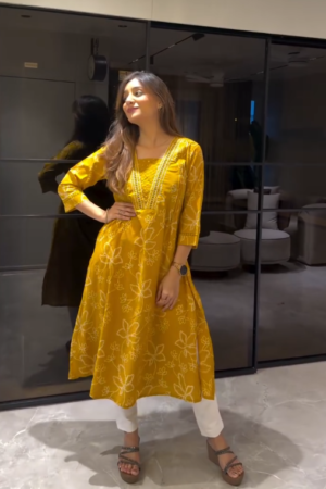 🌸 Elegant & Effortless: Floral Printed Cotton Thread Work V-Neck A-Line Kurta