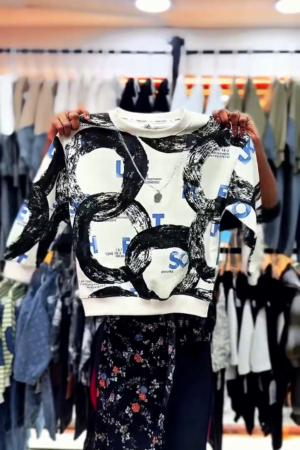 🎨 Graphic Print Crewneck Sweatshirt – Casual, Cozy & Stylish ✨