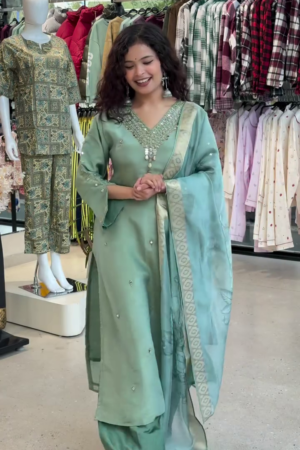 🌸 Women’s Solid Kurta with Trousers & Dupatta – Elegant, Comfortable & Complete Ethnic Set ✨