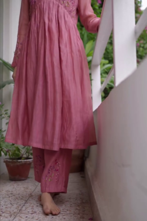 🌸 Grace in Every Thread: Pink Embroidered Chanderi Kurta Set