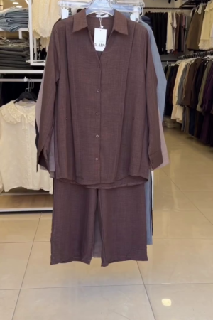 ✨ Effortless Elegance – Women’s Brown Two-Piece Shirt & Wide-Leg Trouser Set ✨