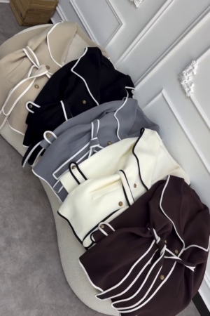 ✨ Timeless Elegance – Beige Double-Breasted Women’s Coat ✨