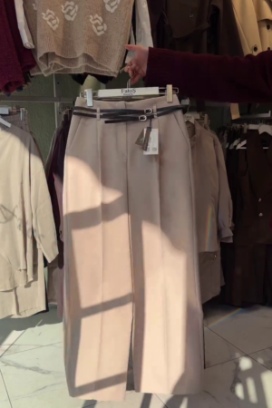 Elevate Your Style with Chic Beige Wide-Leg Trousers ✨👖