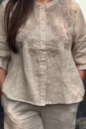 Manan Design Kisa Hand-Embroidered Beige Linen Kurta – Elegant Artisanal Craftsmanship