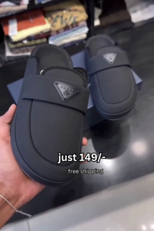 Trendy Black Comfort Slides – Minimal Everyday Slippers with Premium Street Style