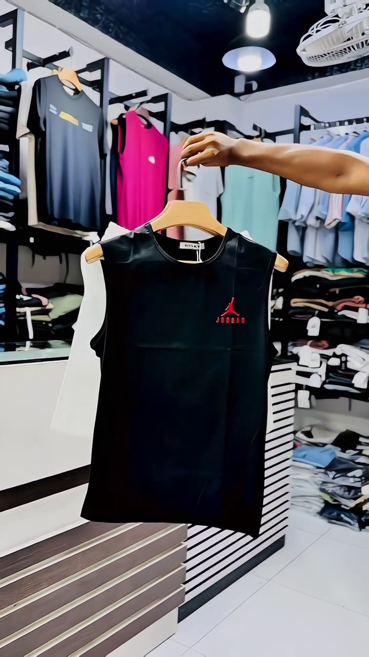 Classic Sleeveless Athletic Tank – Minimal Sporty Casual Wear