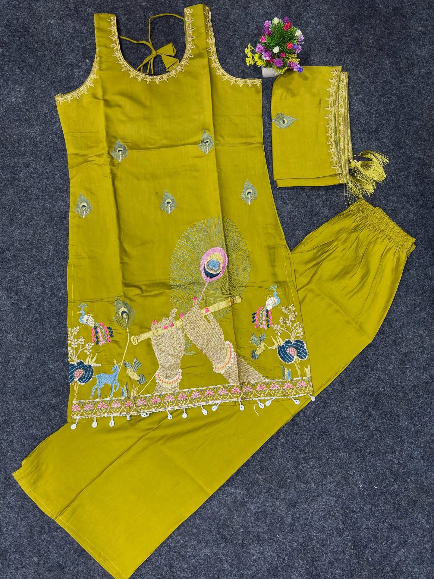 Elegant Embroidered Kurta Set with Peacock & Flute Design
