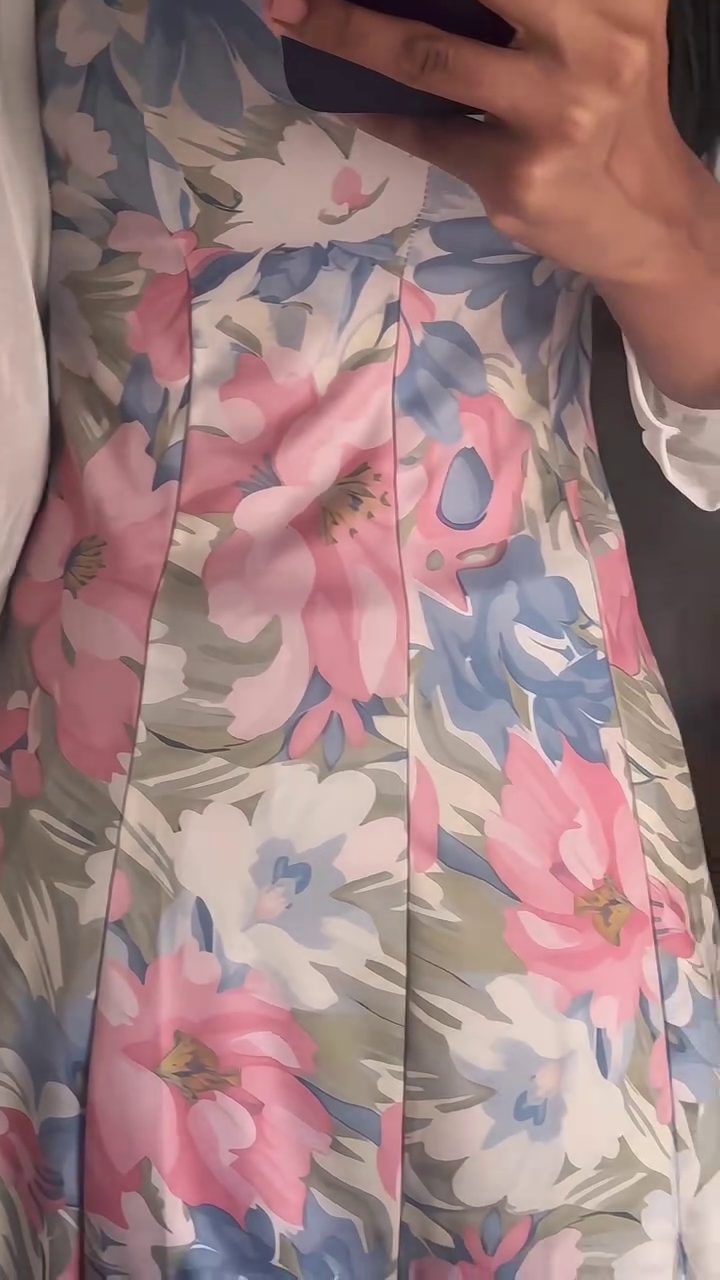 Soft Feminine Charm Meets Everyday Elegance in This Pastel Floral Midi Dress with a Graceful Layered Look - Image 3