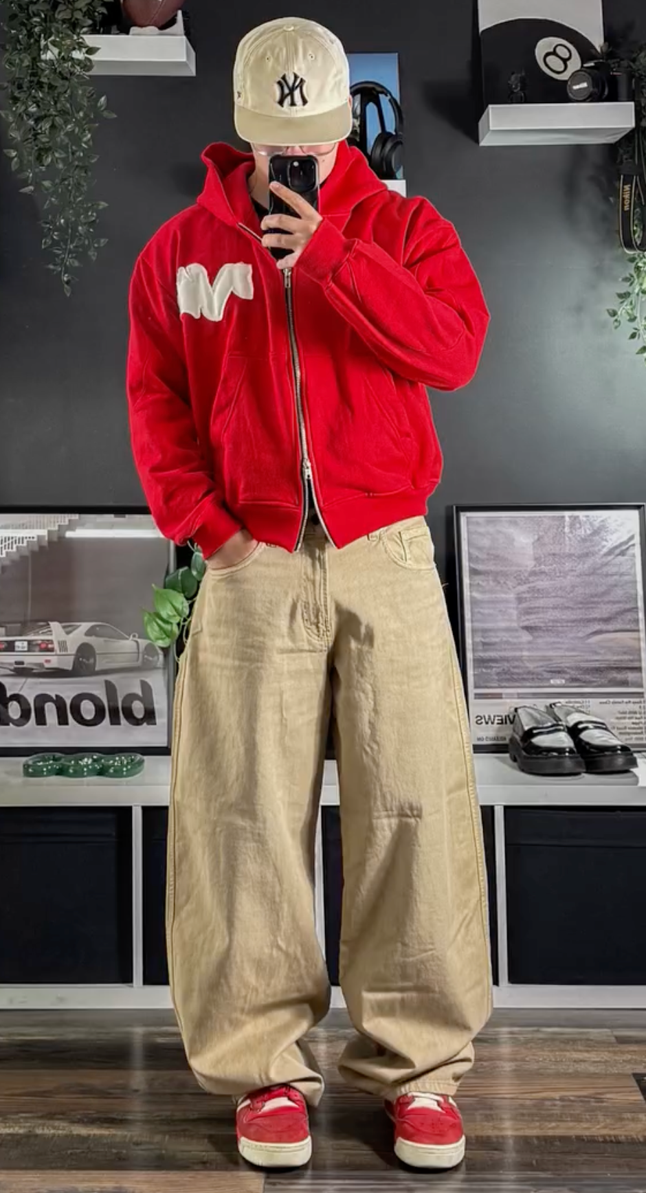 Elevate Your Streetwear Wardrobe with Trendy Oversized Denim and Statement Layering Styles - Image 9